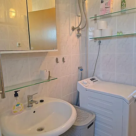 Zita Apartman *
